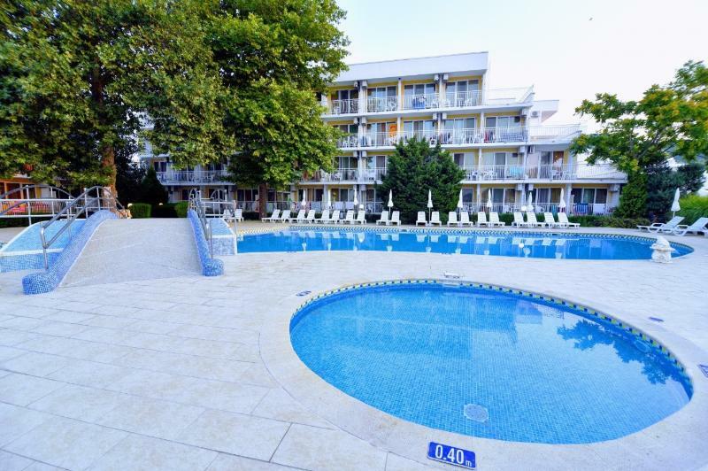 Kaliopa Hotel البينا المظهر الخارجي الصورة